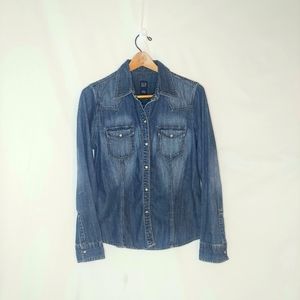 Gap medium women's tailored, snaps, denim shirt.